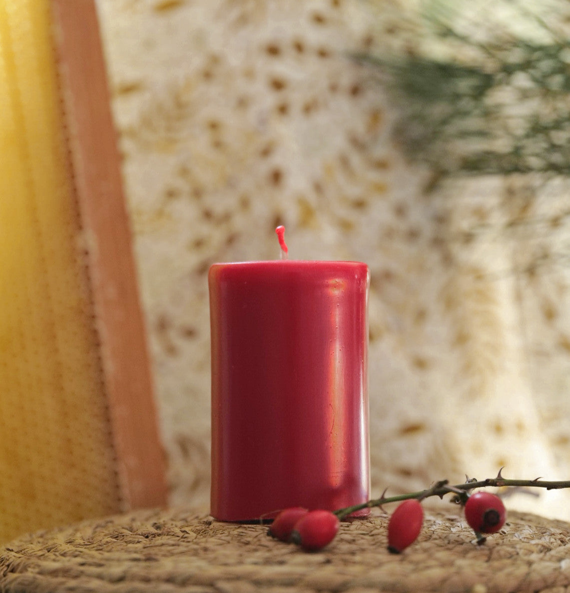 Handgemachte Bienenwachskerze "Rote Stumpenkerze"